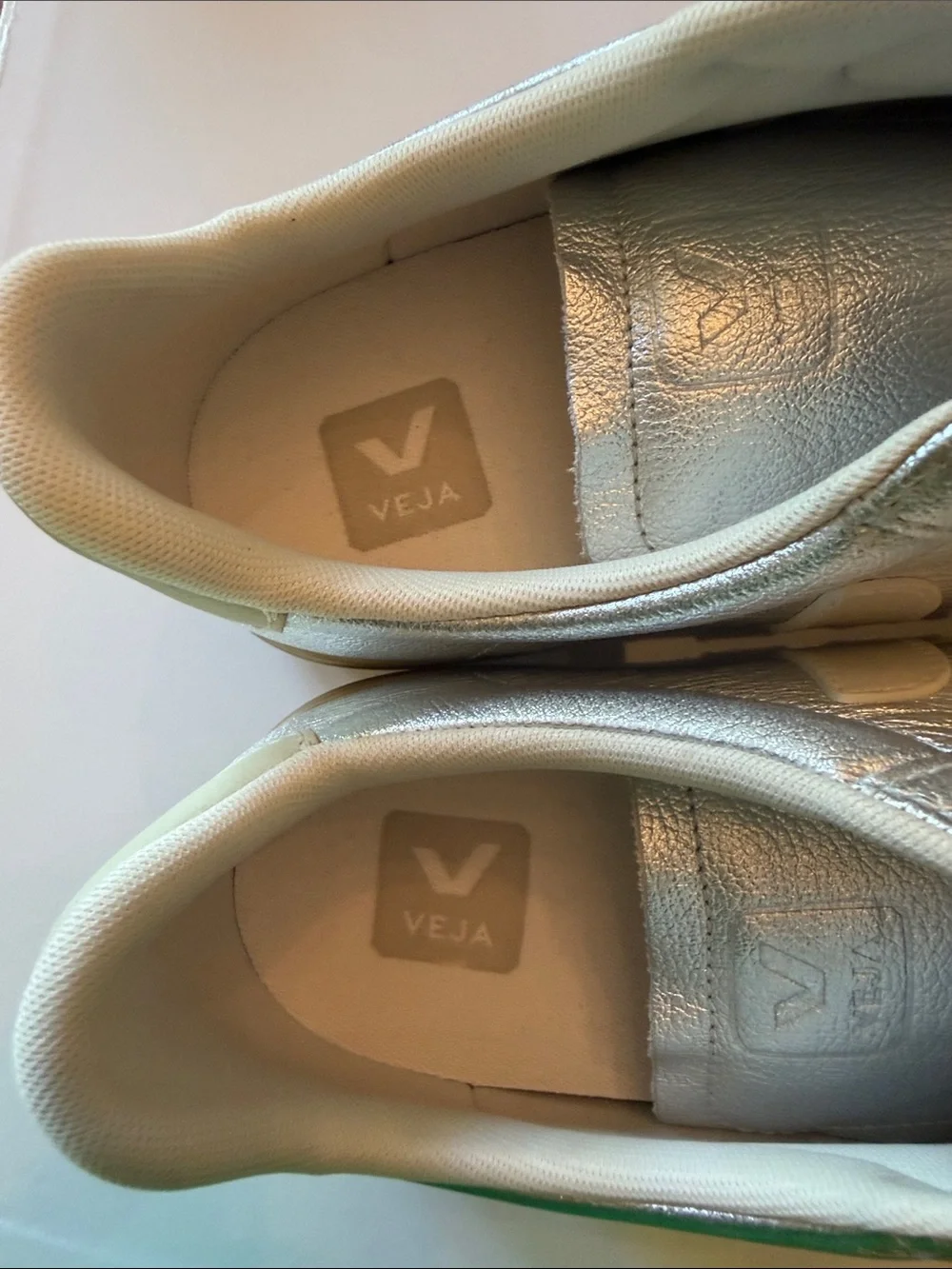 NWOB Veja Recife Silver Women Velcro sneakers 41/US 10